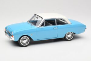 Ford Taunus 17M P2 Bleu Revell 1:18 08817 Métal