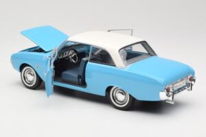 Ford Taunus 17M P2 Bleu Revell 1:18 08817 Métal — image 5 sur 8