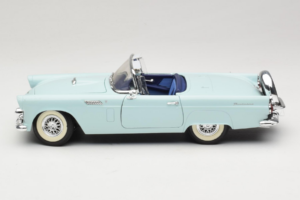 Ford Thunderbird Vert Revell 1:18 8804-G1 Métal — image 4 sur 8