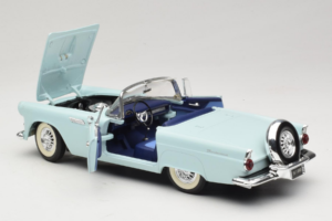 Ford Thunderbird Vert Revell 1:18 8804-G1 Métal — image 5 sur 8
