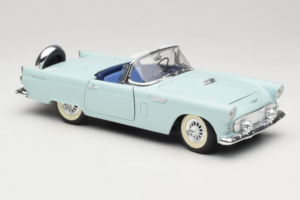 Ford Thunderbird Vert Revell 1:18 8804-G1 Métal — image 6 sur 8