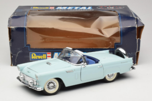 Ford Thunderbird Vert Revell 1:18 8804-G1 Métal — image 8 sur 8
