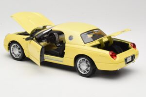 Ford Thunderbird Show Car Jaune Maisto 1:18 50336 Métal — image 5 sur 8