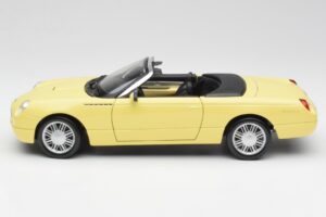 Ford Thunderbird Show Car Jaune Maisto 1:18 50335 Métal — image 4 sur 8