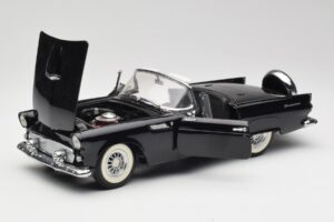 Ford Thunderbird Cabriolet Noir Revell 1:18 8818-M1 Métal — image 2 sur 8