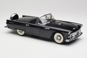Ford Thunderbird Cabriolet Noir Revell 1:18 8818-M1 Métal — image 6 sur 8