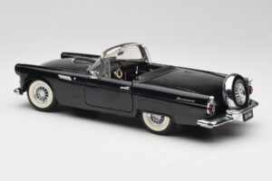 Ford Thunderbird Cabriolet Noir Revell 1:18 8818-M1 Métal — image 7 sur 8