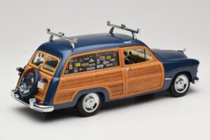 Ford Woody Station Wagon Bayview Blue Surf Shop Motor City 1:18 60002 Métal — image 3 sur 8