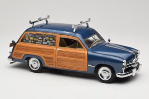 Ford Woody Station Wagon Bayview Blue Surf Shop Motor City 1:18 60002 Métal — image 6 sur 8