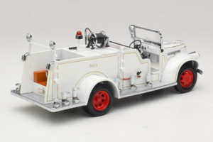 GMC Camion de Pompiers Blanc Road Signature 1:18 20068 Métal — image 3 sur 9