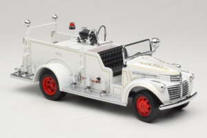 GMC Camion de Pompiers Blanc Road Signature 1:18 20068 Métal — image 6 sur 9