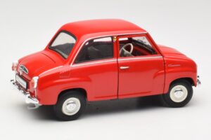 Goggomobil T 250 Rouge Revell 1:18 8952 Métal — image 2 sur 7