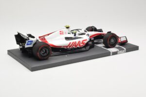 Haas VF-22 #47 M. Schumacher Bahrain GP 2022 Minichamps 1:18 117220147 Métal — image 3 sur 6