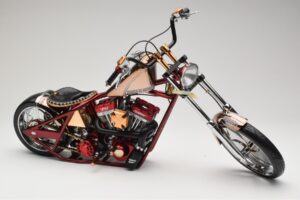 Harley-Davidson West Coast Choppers Diablo Soft Tail Or Rouge Minichamps 1:5 JJ04-05-03 Métal — image 5 sur 6