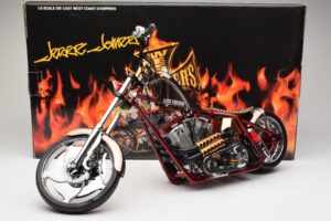 Harley-Davidson West Coast Choppers Diablo Soft Tail Or Rouge Minichamps 1:5 JJ04-05-03 Métal — image 6 sur 6