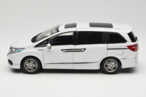 Honda Elysion Blanc OEM 1:18 430056 Métal — image 4 sur 8