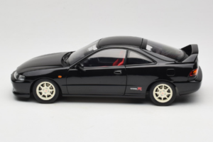 Honda Integra Type R DC2 Pre-Facelift Flamenco Black Pearl MotorHelix 1:18 M85203 Métal — image 4 sur 8