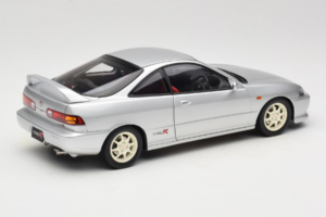 Honda Integra Type R DC2 Pre-Facelift Vogue Silver Metallic MotorHelix 1:18 M85202 Métal — image 3 sur 8