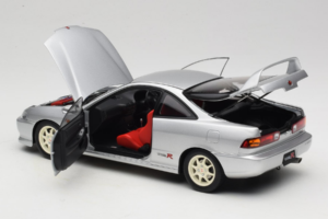 Honda Integra Type R DC2 Pre-Facelift Vogue Silver Metallic MotorHelix 1:18 M85202 Métal — image 5 sur 8