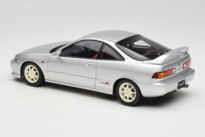 Honda Integra Type R DC2 Pre-Facelift Vogue Silver Metallic MotorHelix 1:18 M85202 Métal — image 7 sur 8
