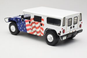 Hummer H1 AM General Gore-Lieberman Humvee America Exoto 1:18 1807 Métal — image 7 sur 8