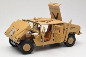 Hummer H1 AM General Military Police Exoto 1:18 01801 Métal — image 2 sur 8