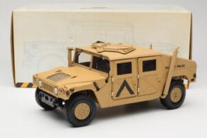 Hummer H1 AM General Military Police Exoto 1:18 01801 Métal — image 8 sur 8
