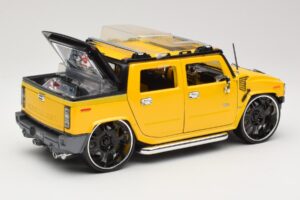 Hummer H2 SUT Concept Jaune Maisto 1:18 31067 Métal — image 3 sur 8