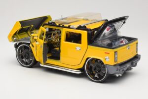 Hummer H2 SUT Concept Jaune Maisto 1:18 31067 Métal — image 5 sur 8