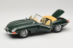 Jaguar E-Type Cabriolet Vert Bburago 1:18 3026 Métal — image 2 sur 8