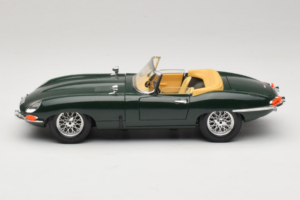 Jaguar E-Type Cabriolet Vert Bburago 1:18 3026 Métal — image 4 sur 8