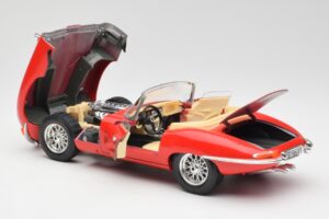 Jaguar E-Type Cabriolet Rouge Bburago 1:18 3016 Métal — image 5 sur 8