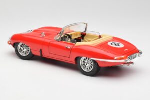 Jaguar E-Type Cabriolet Rouge Bburago 1:18 3016 Métal — image 7 sur 8