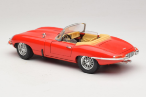 Jaguar E-Type Series 1 Cabriolet Rouge Bburago 1:18 3038 Métal — image 6 sur 8