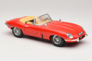 Jaguar E-Type Series 1 Cabriolet Rouge Bburago 1:18 3038 Métal — image 7 sur 8