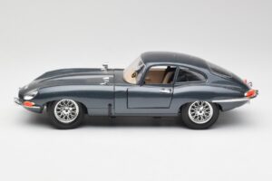 Jaguar E-Type Gris Bburago 1:18 30018 Métal — image 4 sur 8