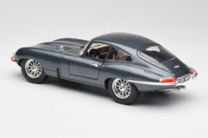 Jaguar E-Type Gris Bburago 1:18 30018 Métal — image 7 sur 8