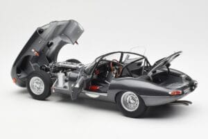 Jaguar E-Type Series 1 Coupe Lightweight Gris Foncé AUTOart 1:18 73647 Métal — image 5 sur 8