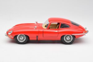 Jaguar E-Type Rouge Bburago 1:18 3018 Métal — image 4 sur 8