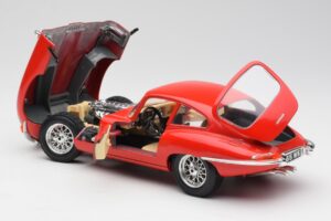 Jaguar E-Type Rouge Bburago 1:18 3018 Métal — image 5 sur 8