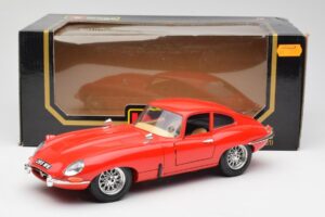 Jaguar E-Type Rouge Bburago 1:18 3018 Métal — image 8 sur 8