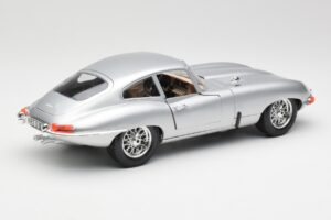 Jaguar E-Type Series 1 Argent Bburago 1:18 3018-M2 Métal — image 3 sur 8