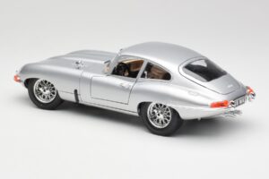 Jaguar E-Type Series 1 Argent Bburago 1:18 3018-M2 Métal — image 7 sur 8