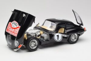 Jaguar E-Type Series 1 #1 British Racing Green Bburago 1:18 3018-M3 Métal — image 2 sur 8