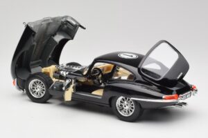 Jaguar E-Type Series 1 #1 British Racing Green Bburago 1:18 3018-M3 Métal — image 5 sur 8