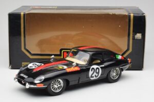 Jaguar E-Type #29 Noir Bburago 1:18 3018-M4 Métal — image 8 sur 8