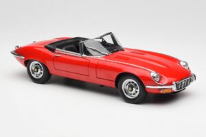 Jaguar E-Type Roadster Series III V12 Rouge AUTOart 1:18 73523 Métal — image 6 sur 8