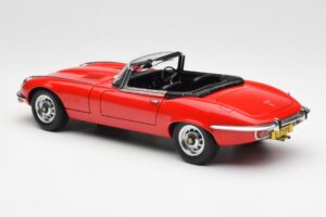 Jaguar E-Type Roadster Series III V12 Rouge AUTOart 1:18 73523 Métal — image 7 sur 8