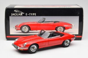 Jaguar E-Type Roadster Series III V12 Rouge AUTOart 1:18 73523 Métal — image 8 sur 8