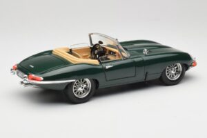 Jaguar E-Type Series 1 Roadster Vert Bburago 1:18 3018-M5 Métal — image 3 sur 8